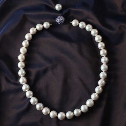 Choker de perles blanches avec fermoir amovible