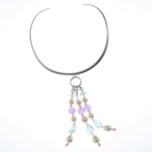 Torc en argent avec brindilles constituées d’aigue-marine, améthyste, et perle de culture