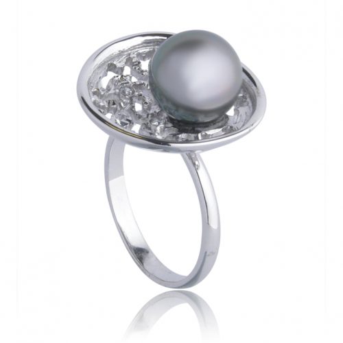Bague en or blanc, perle de Tahiti et 3 diamants