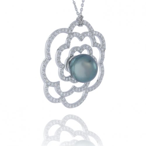 Collier fleur en argent avec perle de tahiti sertie d'oxydes de zirconium